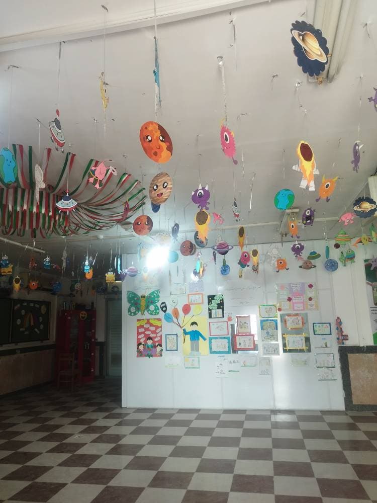 سالن ورودی مدرسه